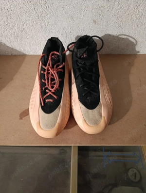 adidași Nr 40 ( nu trimit prin curier sau poștă 