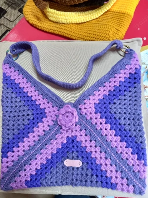 Poseta de zi in stil boem model geometric culori violet si mov.