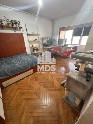 1 CAMERA, ETAJ 2, GIROCULUI