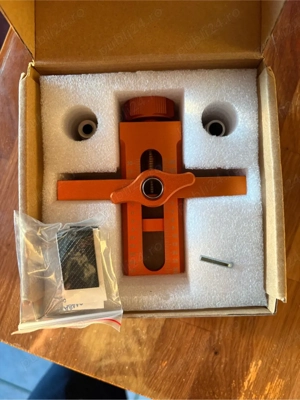 Sablon reglabil pentru montajul usilor de mobilier