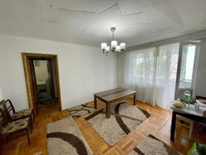 vand apartament 2 camere 