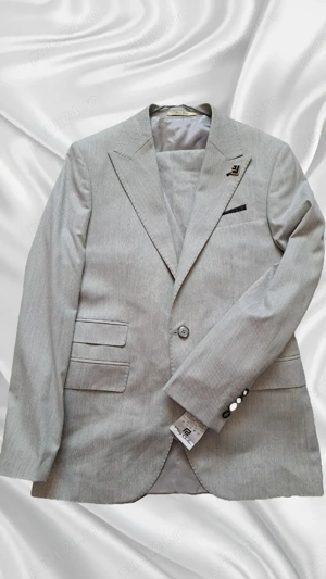 Costum bărbătesc nou 