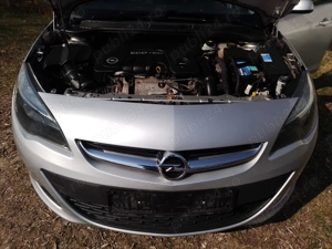Vand sau schimb cu Nissan ,hyundai 4x4 ,4x2 Opel astra sports tourer  1.6 diesel euro 6 2015 - imagine 4
