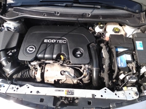 Vand sau schimb cu Nissan ,hyundai 4x4 ,4x2 Opel astra sports tourer  1.6 diesel euro 6 2015 - imagine 3