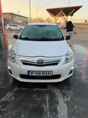 vand toyota auris hybrid si gpl