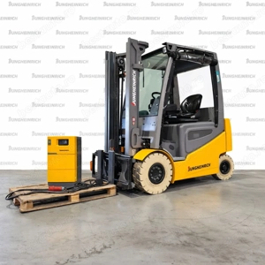 Electrostivuitor Jungheinrich EFG 425k, capacitate de ridicare 2500 kg, înălțime de ridicare 3100 mm