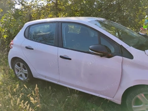 dezmembrez Peugeot 208 motor 1.4 diesel  - imagine 2