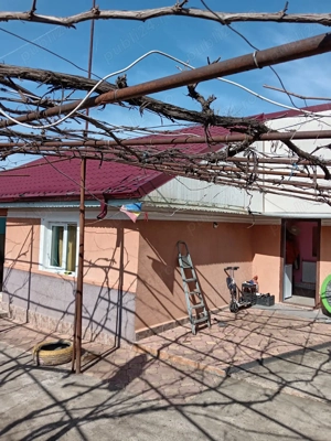 Casa ilocuibils n sat Calugareni comuna Damienesti pret 45900e