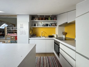 Casă în zona centrală( spatiu comercial casa de locuit) singur in curte - imagine 6