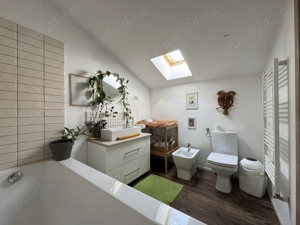 Casă în zona centrală( spatiu comercial casa de locuit) singur in curte - imagine 8