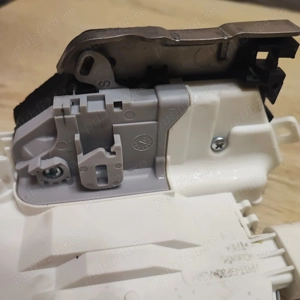 Incuietoare broasca usa fata stanga AUDI SI PASSAT - imagine 2