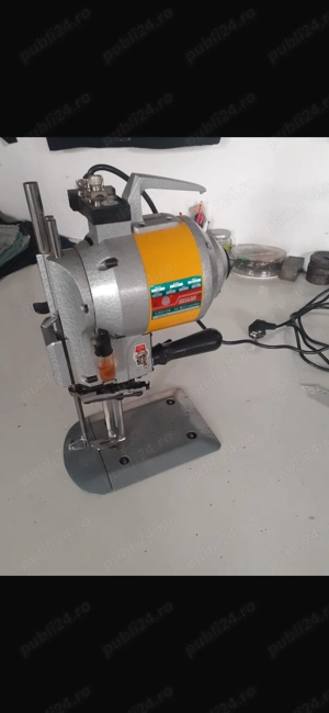 Mașini cusut  - imagine 3