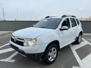 Dacia Duster 4x2 an fabricatie 2011 motor 1.5 dci 110 cp euro 5. CLIMA . - imagine 2