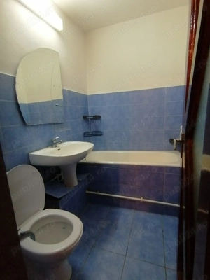Închiriez apartament 