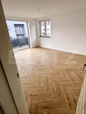 Apartament 3 camere + loc parcare de închiriat în Tractorul 