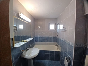 V #226;nzare Apartament 3 camere - Pia #539; #259; Victoriei   Sfin #539;ii Voievozi - imagine 9