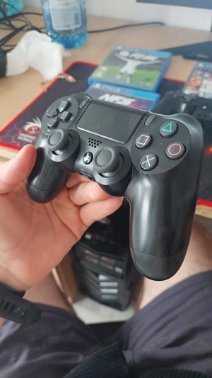 Vând PlayStation4 slim 500 g ,2 manete ,3 jocuri  - imagine 2