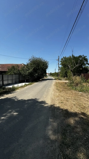 Casa veche la țară trebuie dărâmată chiar . Se vinde  pentru teren 900 mp casa plus grădină  - imagine 3