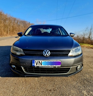 Vand Volkswagen Jetta 1.6 TDI BlueMotion  - imagine 9