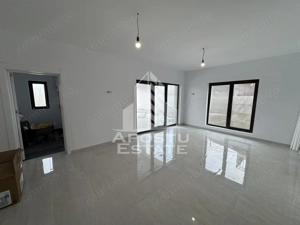 Duplex cu 5 camere si 3 bai, complet finalizat, disponibil imediat.