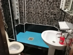 Închiriez 10 camere duble  - imagine 5