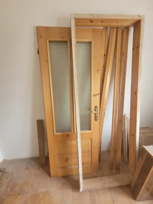 Vând uși de lemn cu sticla și toc