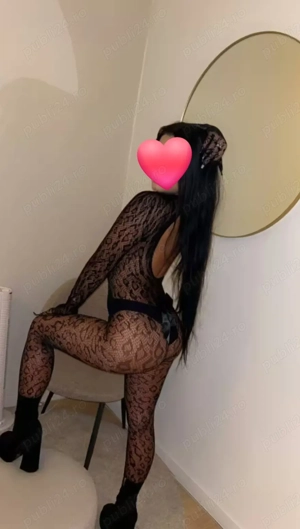 sunt o fată simplă drăguță