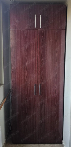 Vand 2 dulapuri dimensiune 90x236cm fiecare.