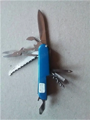 Briceag multifuncțional, păstrat foarte bine