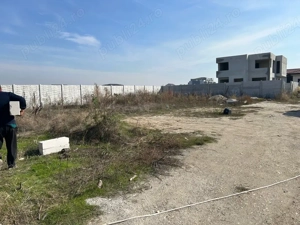 Vand teren intre case Magurele