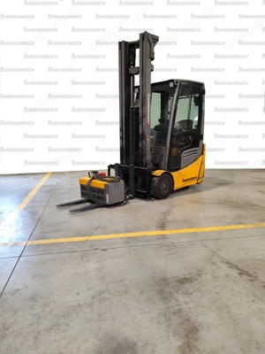 Electrostivuitor Jungheinrich EFG 215, capacitate 1500 kg, înălțime de ridicare 6000 mm