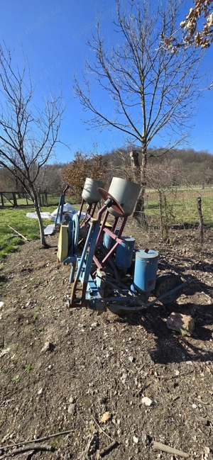 Vand semanatoare porumb pe 4 randuri 