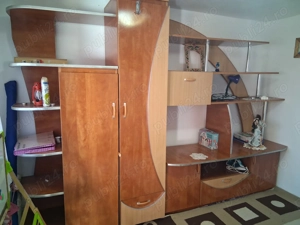 Vand biblioteca in stare foarte  buna.