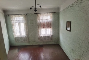 Vand casa - singur in curte - imagine 3
