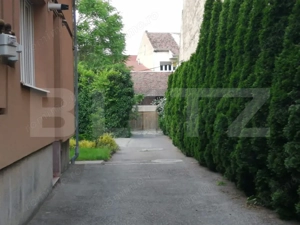 Casa de locuit și spații comerciale , zona centrală