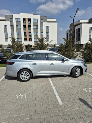 Renault Megane 1.6 E-Tech plug in hybrid - imagine 4