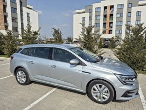 Renault Megane 1.6 E-Tech plug in hybrid - imagine 3