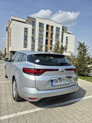 Renault Megane 1.6 E-Tech plug in hybrid - imagine 6