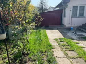 Casă tradițională de vanzare cu 3 camere, 877 mp, zona semicentrala