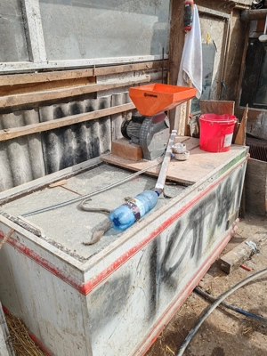 Vând moară cu ladă 