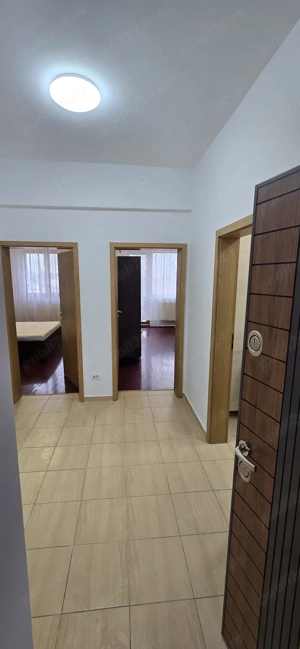 Apartament 2 camere lux. Central , lift, parcare... - imagine 6