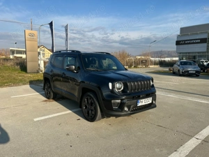 Jeep Renegade an 2  km