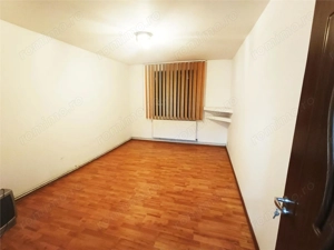 Apartament 3 camere decomandat, Bl. 23, Parter, Moldova Noua - imagine 4