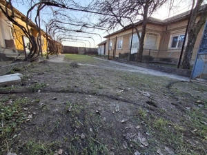 Casă de vânzare cu suprafață mare de teren