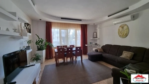 Apartament 3 camere zona centrala cu garaj 125000