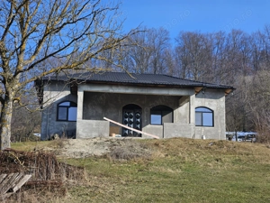 Casă pe platou, liniște și natură – Boțești, Argeș