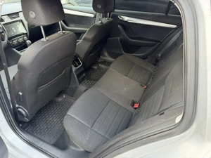Skoda Octavia Combi 4x4 - imagine 6