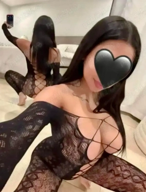 Poze reale, o fata simplă curată și cu bun simț 