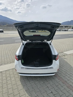 Toyota Corolla Hybrid  - imagine 8