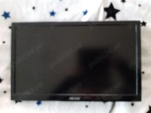 Vând cauciucuri şi alte repere .